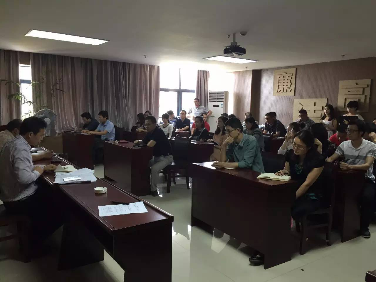 金开九州jiuzhou（中国）组织传达学习纪委相关文件精神