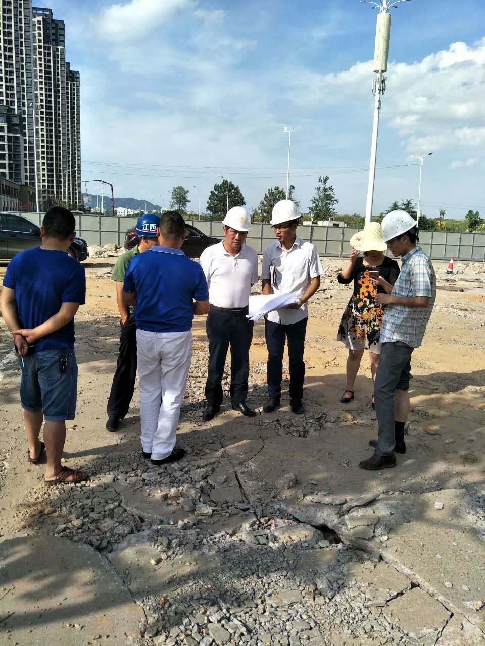 九州jiuzhou（中国）高管赴麦园路、富樱路等道路施工现场指导工作