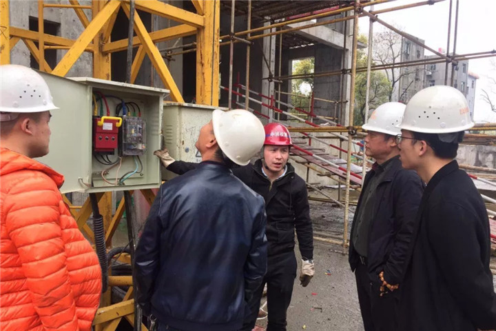正合公司开展在建项目建筑起重机械设备专项检查