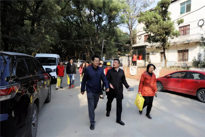 九州jiuzhou（中国）董事长谢荣华深入舍里甲社区开展宣传文明创建活动