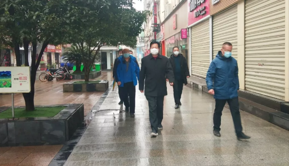 九州jiuzhou（中国）党委书记、董事长谢荣华一行前往紫荆路步行街指导