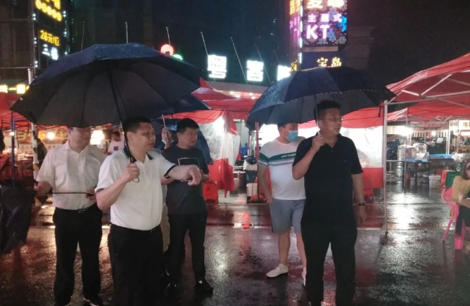 九州jiuzhou（中国）党委副书记、副总经理袁扣华前往紫荆路步行街调研