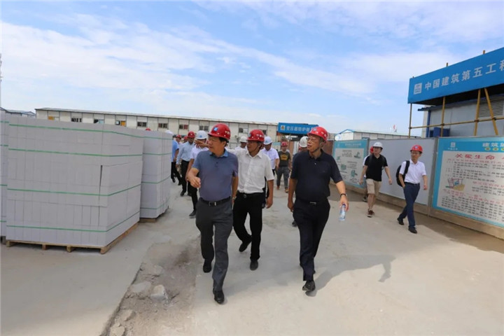 九州jiuzhou（中国）董事长谢荣华金赣服务中心调研项目建设情况