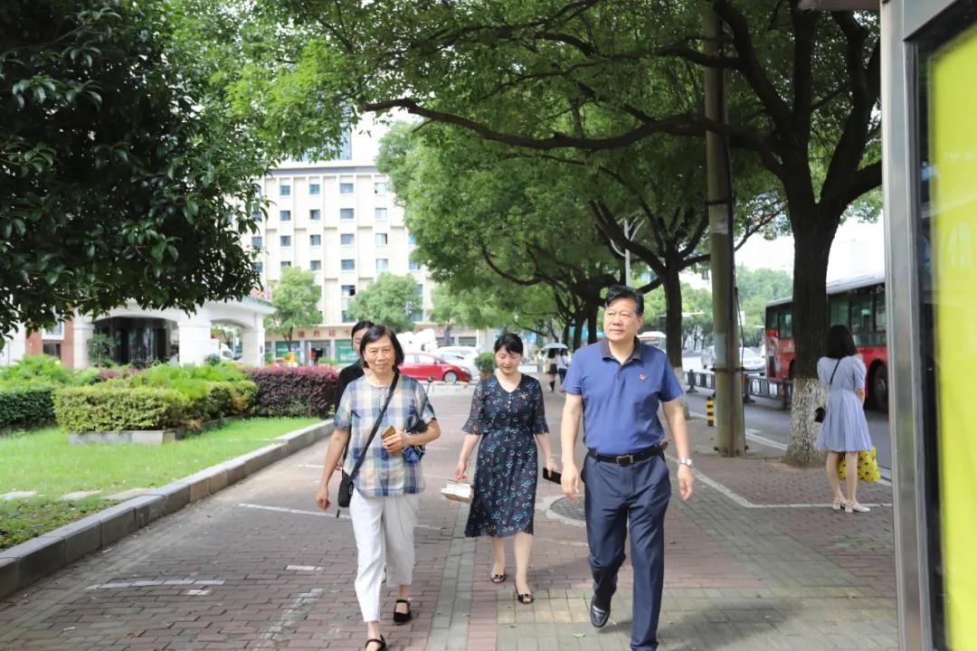 九州jiuzhou（中国）党委开展“七一”前夕走访慰问活动